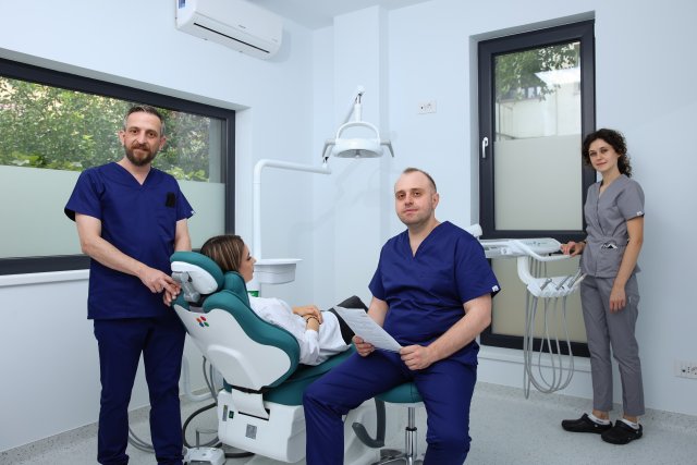 Tratament ortodontic cu aparat dentar la clinica Novora