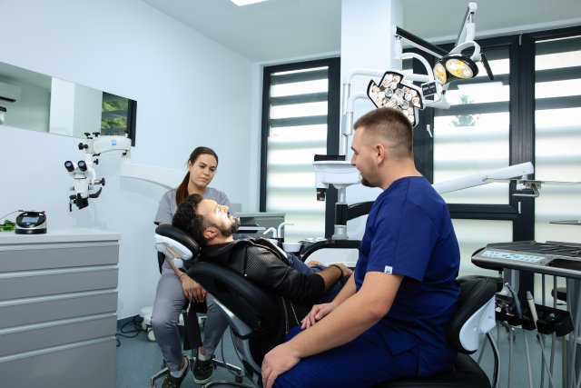 Consultație pentru pacienți noi la clinicile Novora