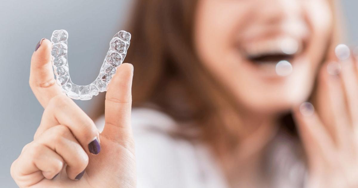 Alignerele dentare: cum tratăm cazurile complexe fără brackets și cu precizie maximă